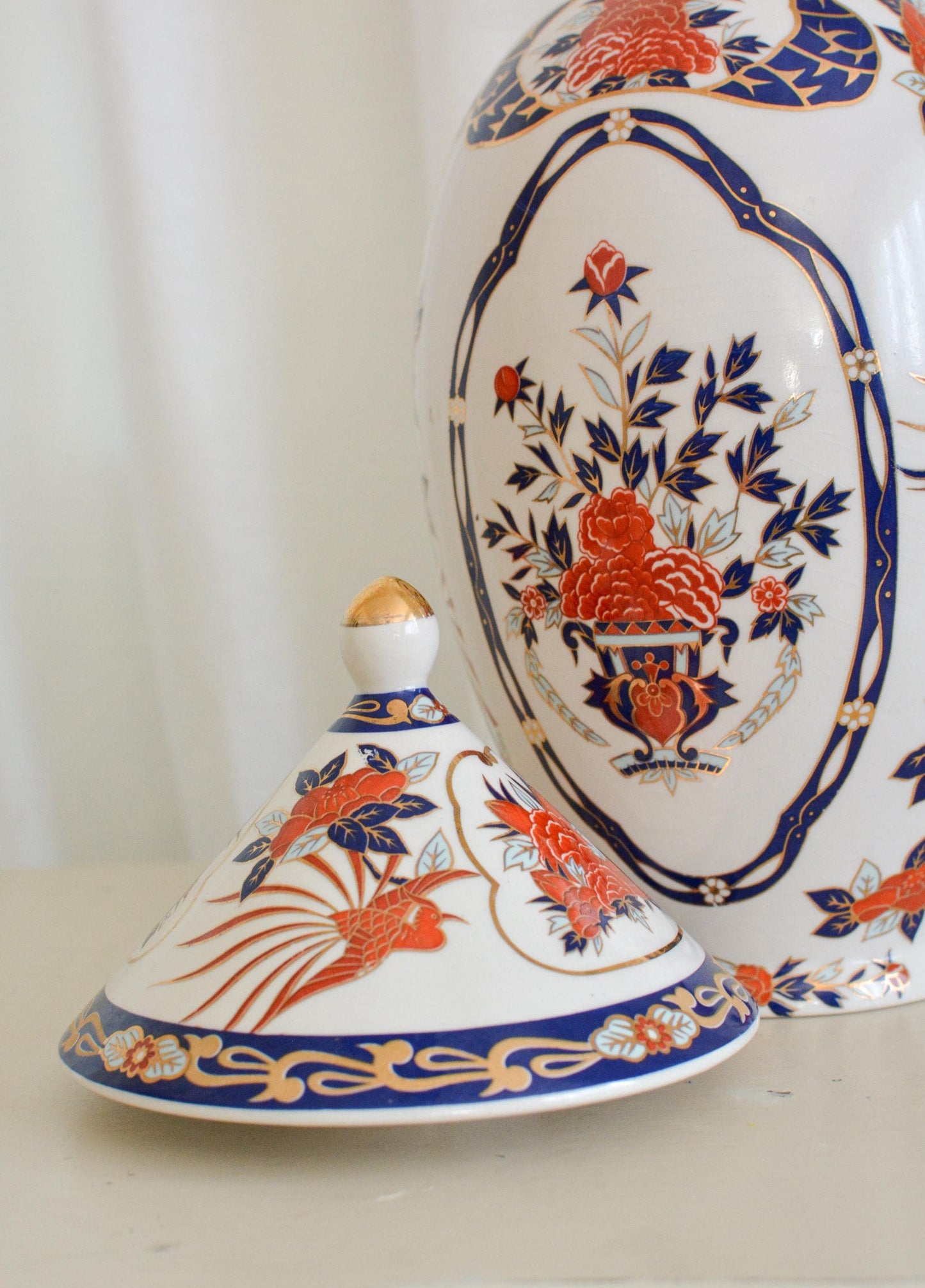 Vintage Japanese Imari Covered Jar, Gold Kinrande Porcelain, 29 cm, 1960s