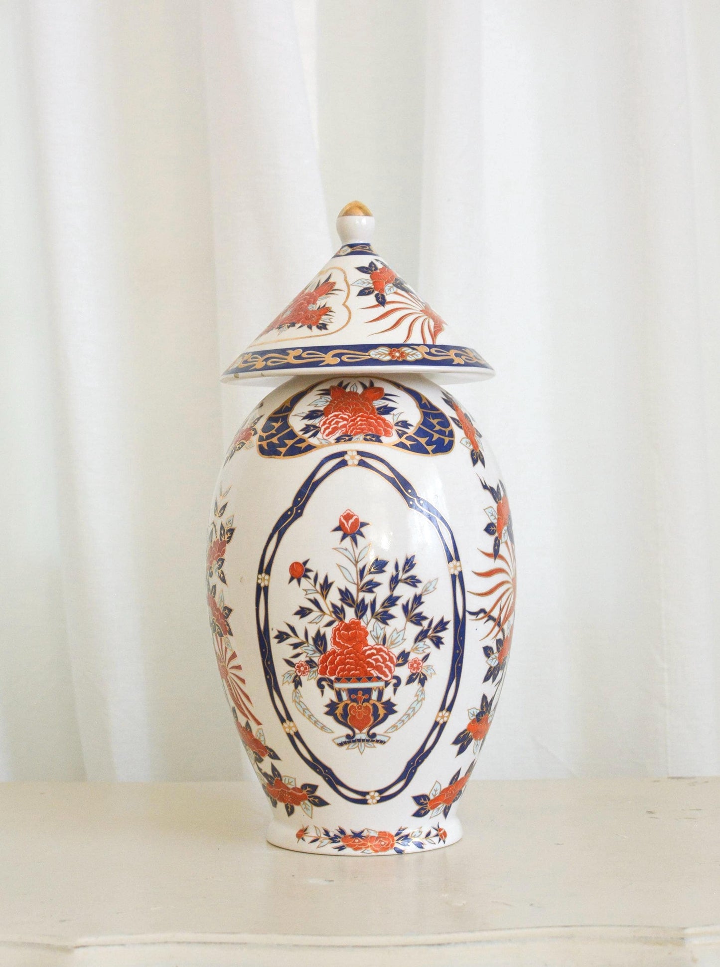 Vintage Japanese Imari Covered Jar, Gold Kinrande Porcelain, 29 cm, 1960s
