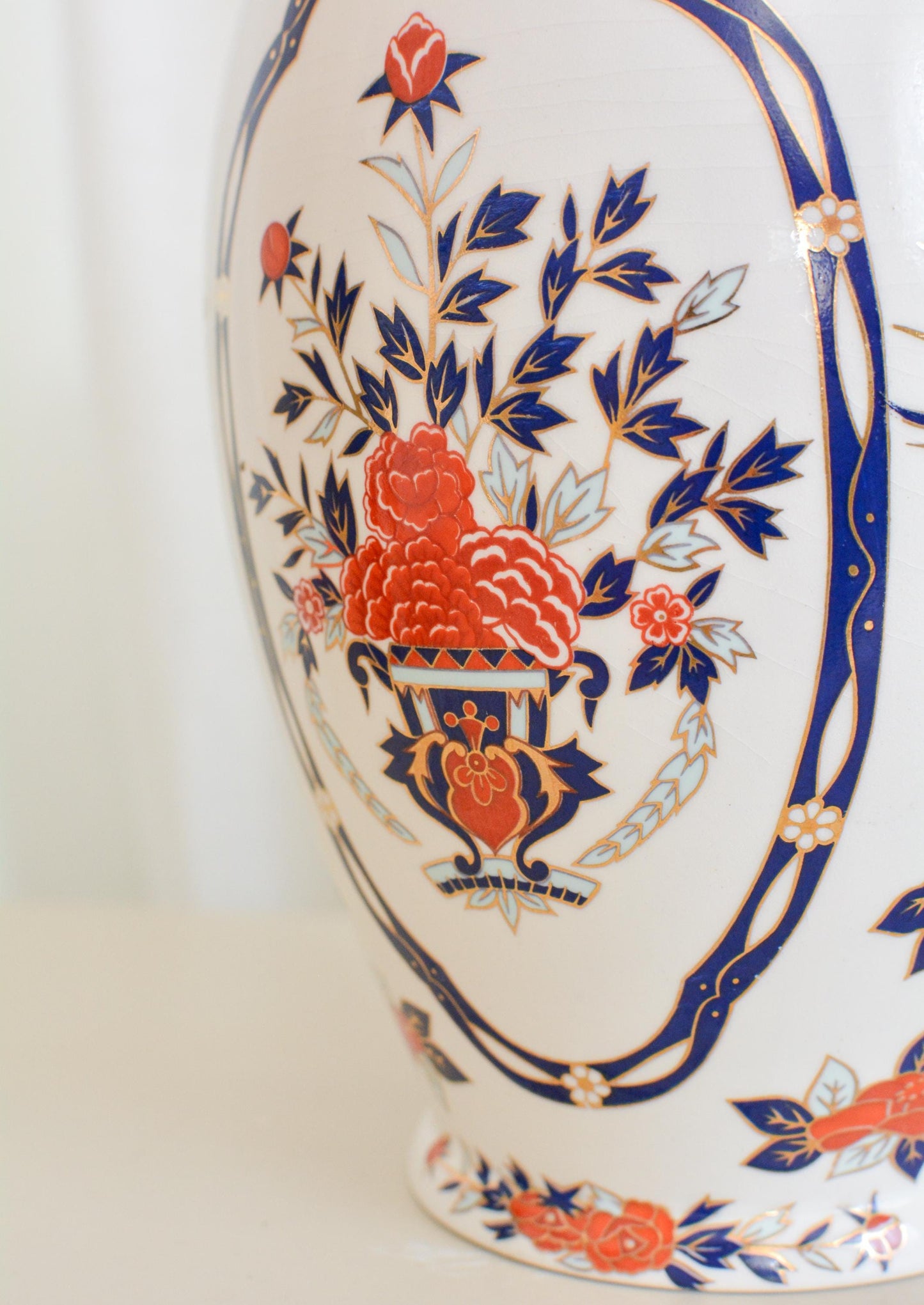 Vintage Japanese Imari Covered Jar, Gold Kinrande Porcelain, 29 cm, 1960s